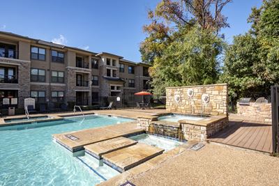 Jacuzzi and Pool | The Bridges on Kinsey apts in Tyler, TX 75703